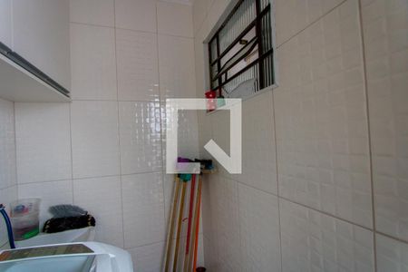 Casa à venda com 170m², 3 quartos e 2 vagas Casa à venda com 170m², 3 quartos e 2 vagasÁrea de serviço