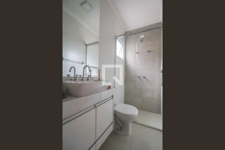 Casa à venda com 340m², 4 quartos e 4 vagasBanheiro do Quarto 2 (suíte)