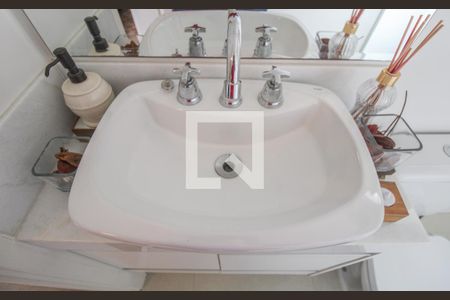 Casa à venda com 340m², 4 quartos e 4 vagasBanheiro do Quarto 2 (suíte)