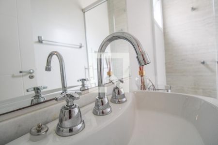 Casa à venda com 340m², 4 quartos e 4 vagasBanheiro do Quarto 2 (suíte)