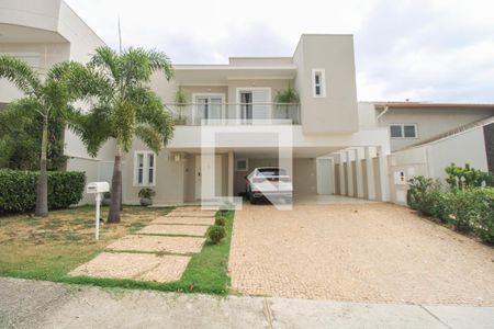 Casa à venda com 340m², 4 quartos e 4 vagasFachada