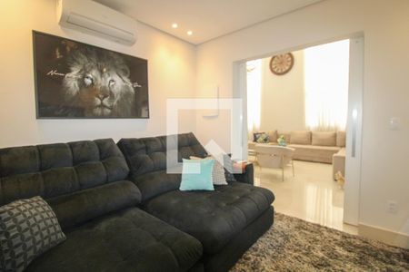 Casa à venda com 340m², 4 quartos e 4 vagasSala de TV