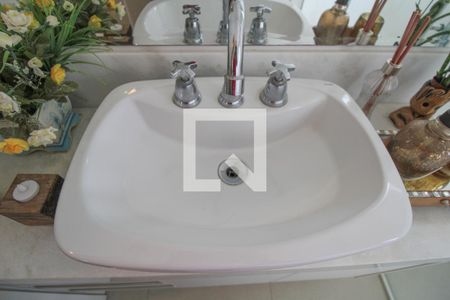 Casa à venda com 340m², 4 quartos e 4 vagasBanheiro do Quarto 1 (suíte)