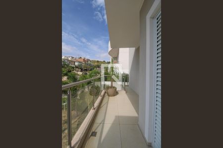 Casa à venda com 340m², 4 quartos e 4 vagasVaranda da Sala íntima e do Quarto 1 (suíte)