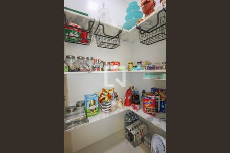 Casa à venda com 340m², 4 quartos e 4 vagasCozinha - Despensa