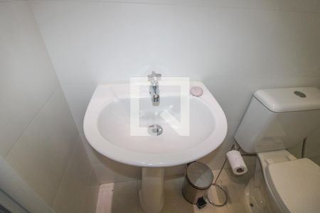 Casa à venda com 340m², 4 quartos e 4 vagasBanheiro de serviço