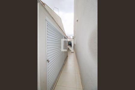 Casa à venda com 340m², 4 quartos e 4 vagasCorredor externo