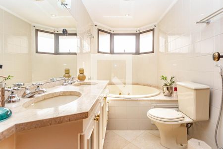 Apartamento à venda com 205m², 4 quartos e 3 vagas Apartamento à venda com 205m², 4 quartos e 3 vagasBanheiro da Suíte 3