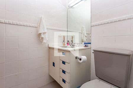 Apartamento à venda com 205m², 4 quartos e 3 vagas Apartamento à venda com 205m², 4 quartos e 3 vagasBanheiro da Suíte 2