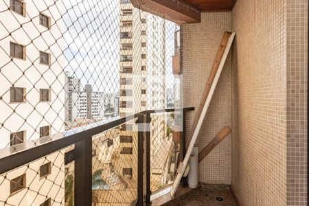 Apartamento à venda com 205m², 4 quartos e 3 vagas Apartamento à venda com 205m², 4 quartos e 3 vagasVaranda da Suíte 1