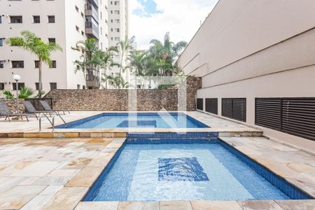 Apartamento à venda com 205m², 4 quartos e 3 vagas Apartamento à venda com 205m², 4 quartos e 3 vagasÁrea comum - Piscina