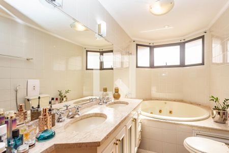 Apartamento à venda com 205m², 4 quartos e 3 vagas Apartamento à venda com 205m², 4 quartos e 3 vagasBanheiro da Suíte 3