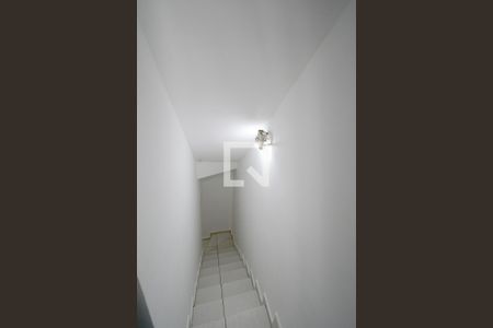 Casa de condomínio à venda com 100m², 3 quartos e 2 vagasEscada