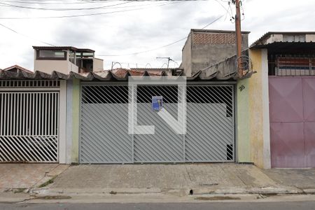 Casa à venda com 100m², 3 quartos e 2 vagasFachada (Placa instalada no portão)