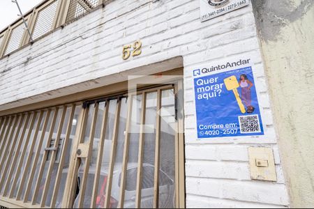 Casa à venda com 170m², 3 quartos e 2 vagas Casa à venda com 170m², 3 quartos e 2 vagasFachada