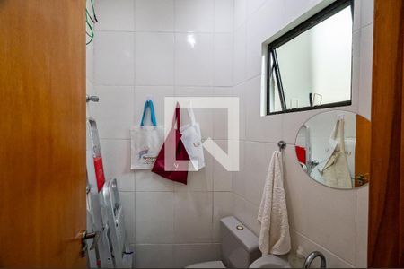 Casa à venda com 170m², 3 quartos e 2 vagas Casa à venda com 170m², 3 quartos e 2 vagasBanheiro de Serviço