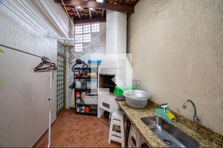 Casa à venda com 170m², 3 quartos e 2 vagas Casa à venda com 170m², 3 quartos e 2 vagasChurrasqueira