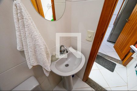 Casa à venda com 170m², 3 quartos e 2 vagas Casa à venda com 170m², 3 quartos e 2 vagasBanheiro de Serviço