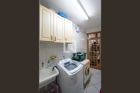 Casa à venda com 170m², 3 quartos e 2 vagas Casa à venda com 170m², 3 quartos e 2 vagasLavanderia