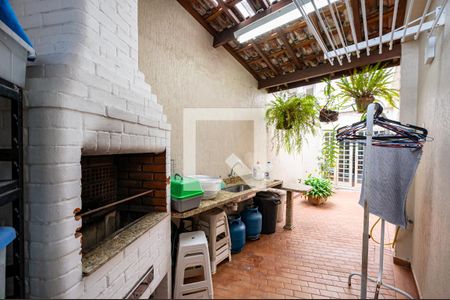 Casa à venda com 170m², 3 quartos e 2 vagas Casa à venda com 170m², 3 quartos e 2 vagasChurrasqueira