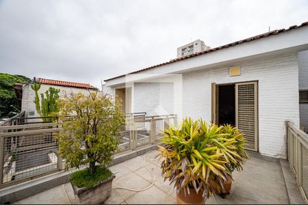 Casa à venda com 170m², 3 quartos e 2 vagas Casa à venda com 170m², 3 quartos e 2 vagasVaranda da Suíte 1