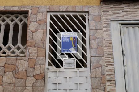 Casa à venda com 27m², 3 quartos e sem vagaPlaca instalada no portão de entrada