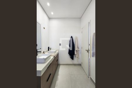 Casa à venda com 370m², 4 quartos e 4 vagasBanheiro da Suíte 4