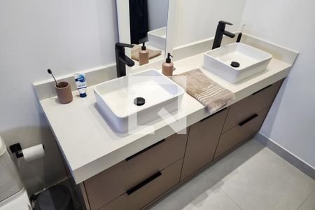 Casa à venda com 370m², 4 quartos e 4 vagasBanheiro da Suíte 4