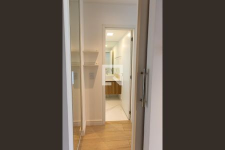 Hall entre o Banheiro e Quarto de apartamento para alugar com 1 quarto, 40m² em Cambuí, Campinas