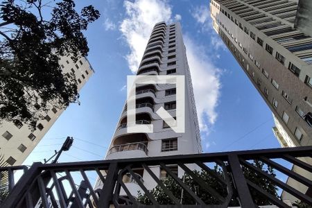 Apartamento à venda com 214m², 3 quartos e 3 vagas Apartamento à venda com 214m², 3 quartos e 3 vagasFachada