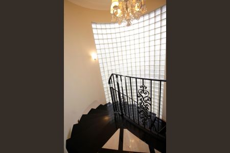 Casa à venda com 460m², 4 quartos e 4 vagas Casa à venda com 460m², 4 quartos e 4 vagasPé direito