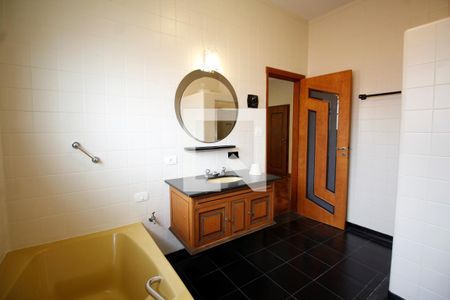 Casa à venda com 460m², 4 quartos e 4 vagas Casa à venda com 460m², 4 quartos e 4 vagasBanheiro da Suite 2