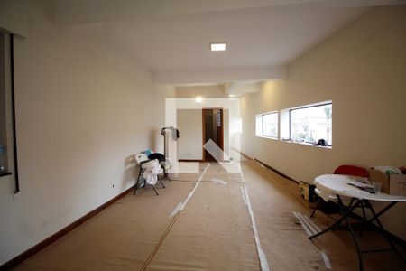 Casa à venda com 460m², 4 quartos e 4 vagas Casa à venda com 460m², 4 quartos e 4 vagasÁrea de Serviço