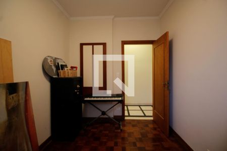 Casa à venda com 460m², 4 quartos e 4 vagas Casa à venda com 460m², 4 quartos e 4 vagasEscritório