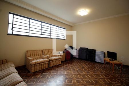 Casa à venda com 460m², 4 quartos e 4 vagas Casa à venda com 460m², 4 quartos e 4 vagasSala de tv