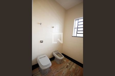 Casa à venda com 460m², 4 quartos e 4 vagas Casa à venda com 460m², 4 quartos e 4 vagasBanheiro da suite 1