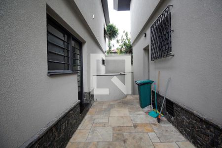 Casa à venda com 460m², 4 quartos e 4 vagas Casa à venda com 460m², 4 quartos e 4 vagasÁrea externa