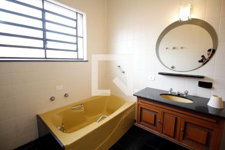 Casa à venda com 460m², 4 quartos e 4 vagas Casa à venda com 460m², 4 quartos e 4 vagasBanheiro da Suite 2