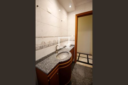 Casa à venda com 460m², 4 quartos e 4 vagas Casa à venda com 460m², 4 quartos e 4 vagasBanheiro 1