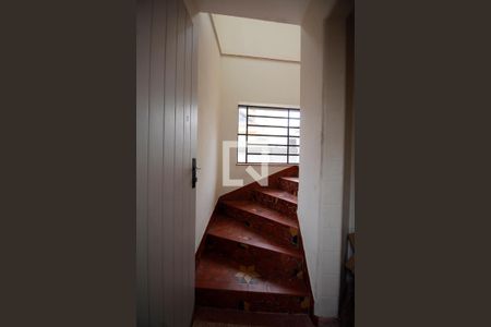 Casa à venda com 460m², 4 quartos e 4 vagas Casa à venda com 460m², 4 quartos e 4 vagasEscada 2