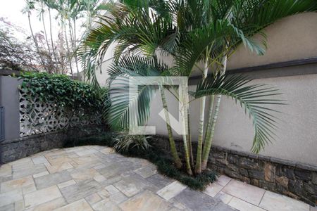 Casa à venda com 460m², 4 quartos e 4 vagas Casa à venda com 460m², 4 quartos e 4 vagasQuintal