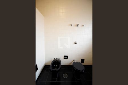 Casa à venda com 460m², 4 quartos e 4 vagas Casa à venda com 460m², 4 quartos e 4 vagasBanheiro da Suite 2