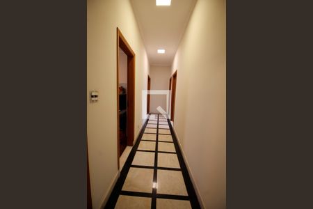 Casa à venda com 460m², 4 quartos e 4 vagas Casa à venda com 460m², 4 quartos e 4 vagasCorredor