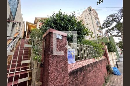 Casa à venda com 300m², 3 quartos e sem vaga Casa à venda com 300m², 3 quartos e sem vagaFachada