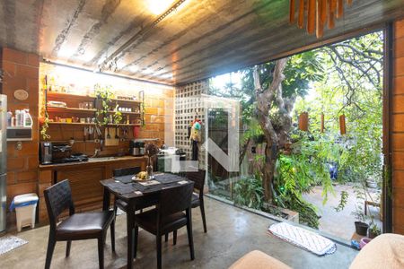 Casa à venda com 300m², 3 quartos e sem vaga Casa à venda com 300m², 3 quartos e sem vagaCozinha