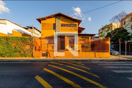 Casa à venda com 250m², 4 quartos e 3 vagasFachada