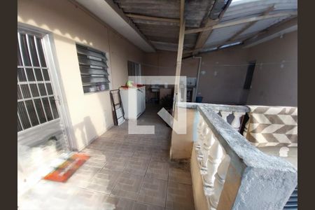 Casa à venda com 175m², 3 quartos e 3 vagas Casa à venda com 175m², 3 quartos e 3 vagasFrente