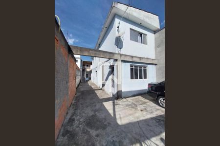 Casa à venda com 175m², 3 quartos e 3 vagas Casa à venda com 175m², 3 quartos e 3 vagasFrente