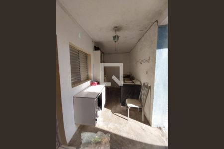 Casa à venda com 175m², 3 quartos e 3 vagas Casa à venda com 175m², 3 quartos e 3 vagasFundos