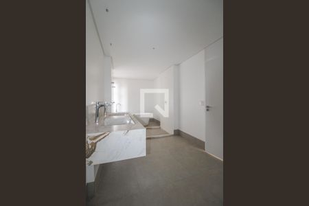 Apartamento à venda com 316m², 4 quartos e 4 vagas Apartamento à venda com 316m², 4 quartos e 4 vagasBanheiro